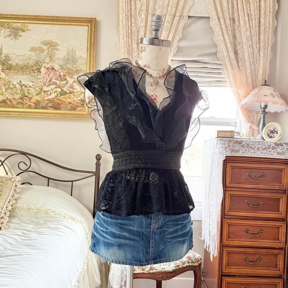 black ruffle going out top Y2K black ruffle going out top Express size XS